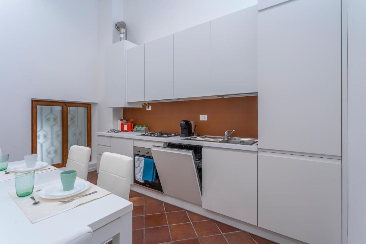 Ricasoli Garden Modern Apartments Udine Bagian luar foto